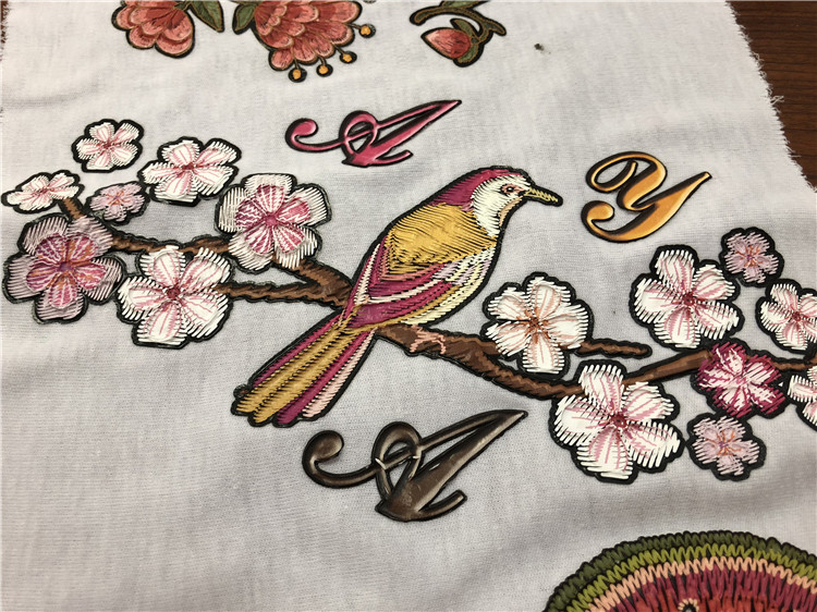 刺繡發(fā)泡燙畫(圖1)